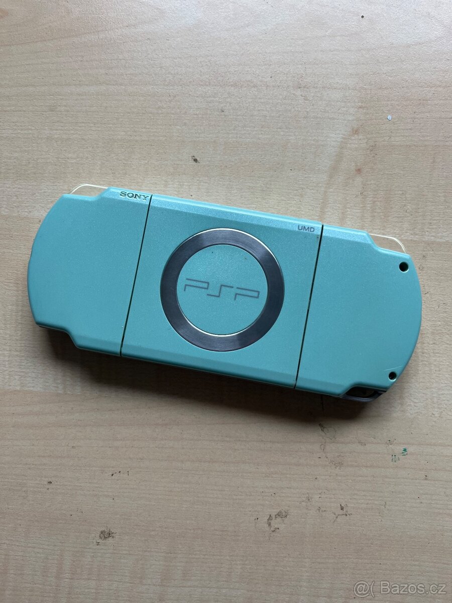 Sony PSP 2000 s 64GB kartou a hackem - 3