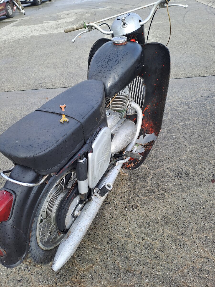 Jawa 250 kyvaĉka typ 353 - 3