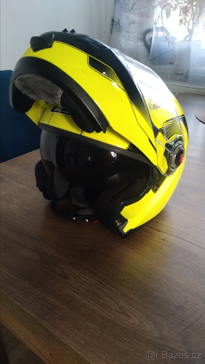 Vyklápěcí helma LS2 - 3