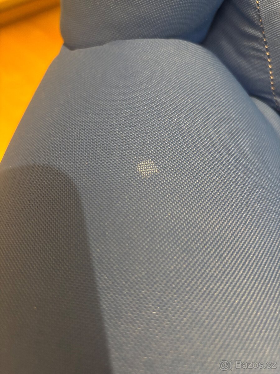 Krásné modré křeslo - 3