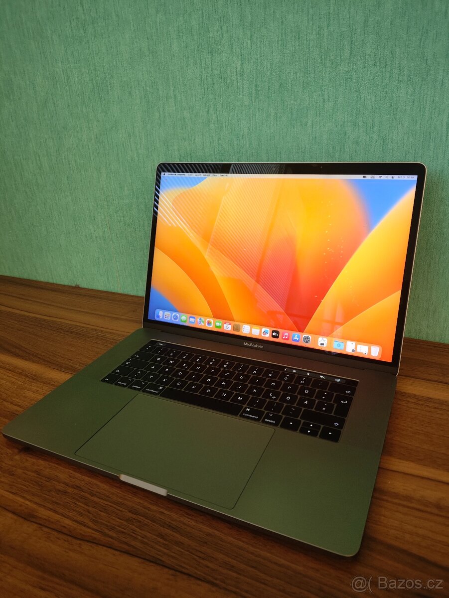 MacBook Pro 2017 15 | i7 • 16GB • 256GB SSD - 3