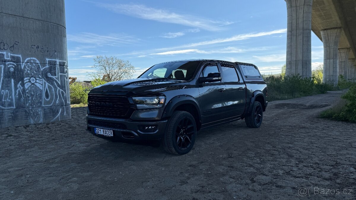 Dodge RAM 1500 laramie 5.7 V8 původ ČR