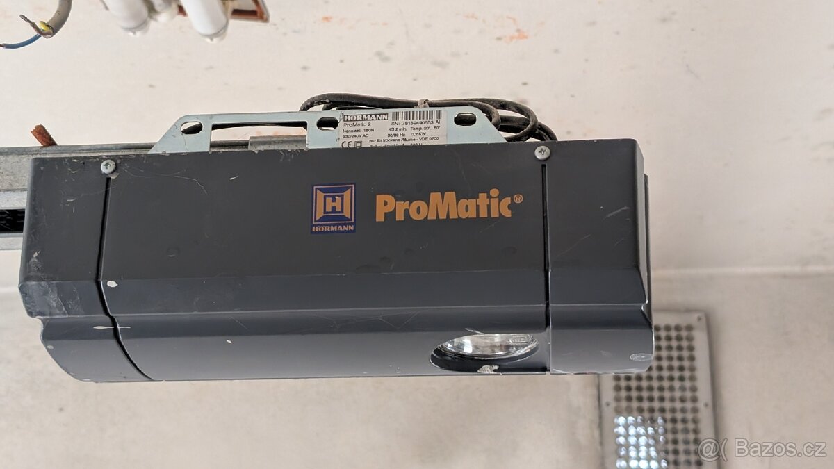 Sekční garážová vrata Hörmann EPU40 – 2250 × 2000 mm, bílá - 3