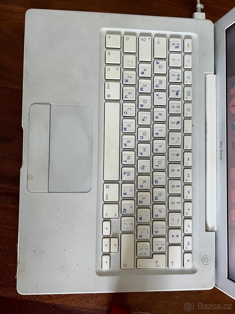 Prodám starý MacBook 5,2 z roku 2008 - 3