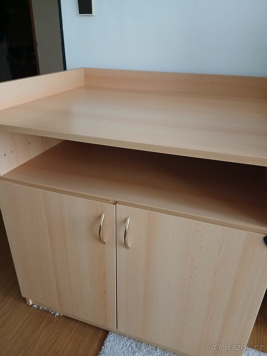 Přebalovací pult se skříňkou - 3