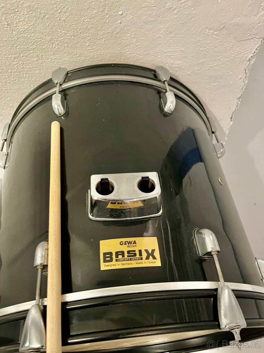 Buben na fandění. - 3