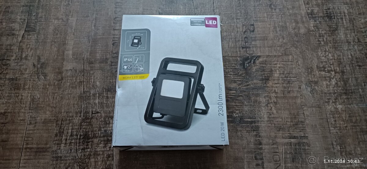 LED reflektor přenosný 10W - 3