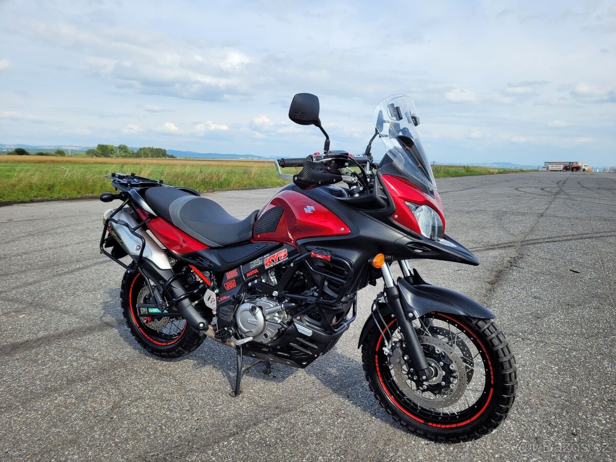 Suzuki DL 650A V-Strom, Enduro, drátěná kola.
