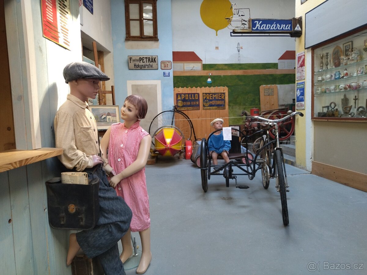 Reklamní cedule, staré figuríny , historie obchodu a řemesel - 3