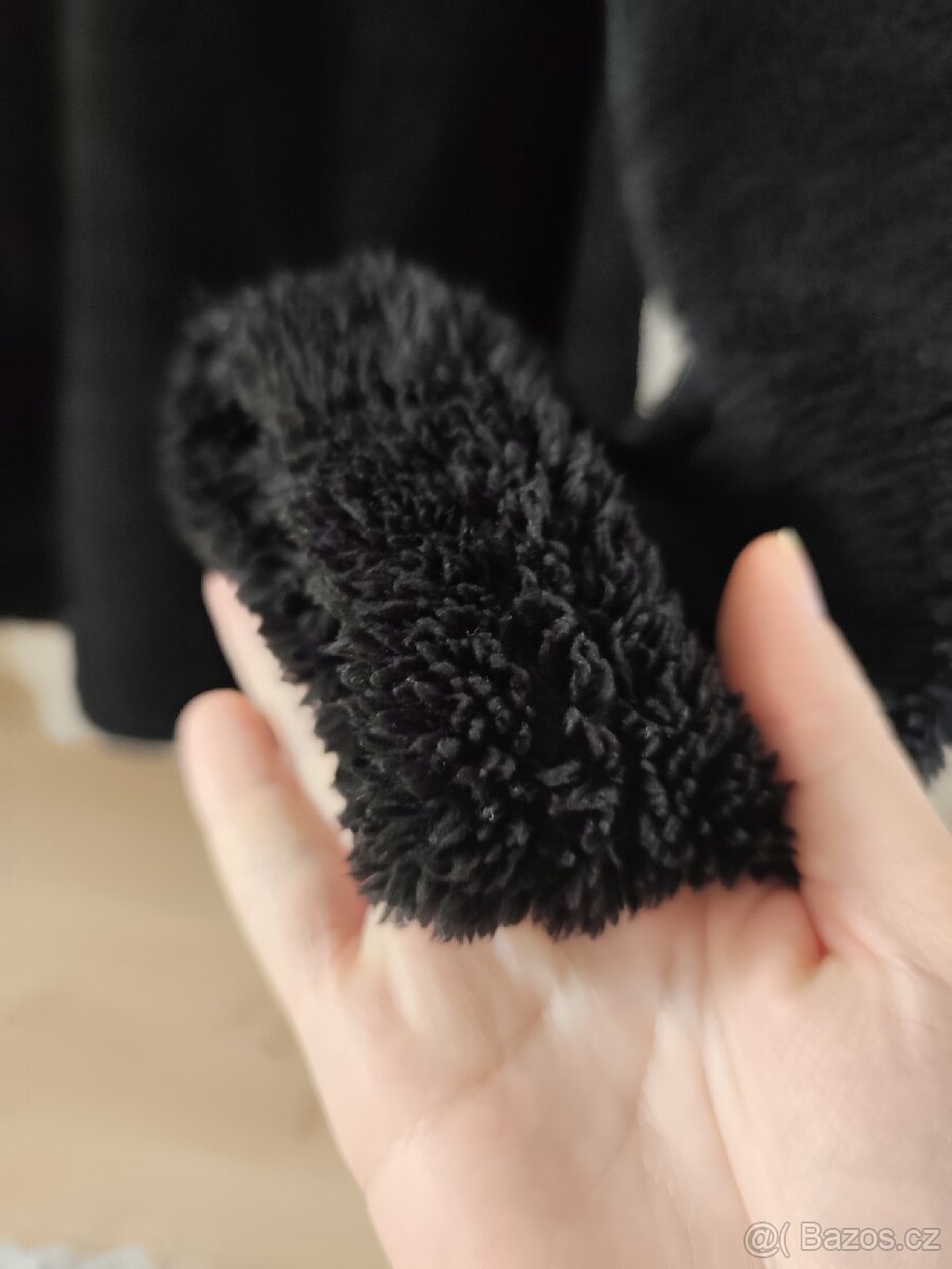 Chlupatá černá mikina - 3