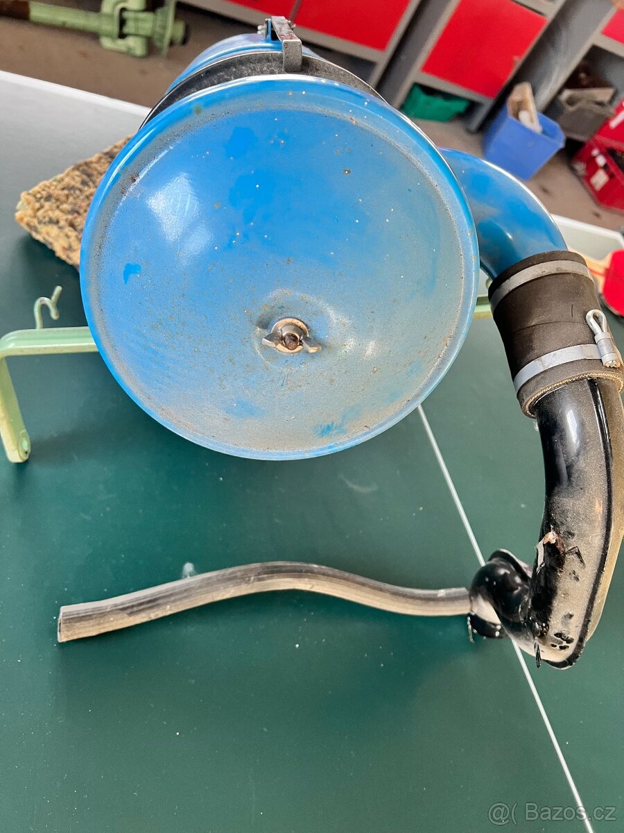 prodám vzduchový filtr včetně držáku - 3