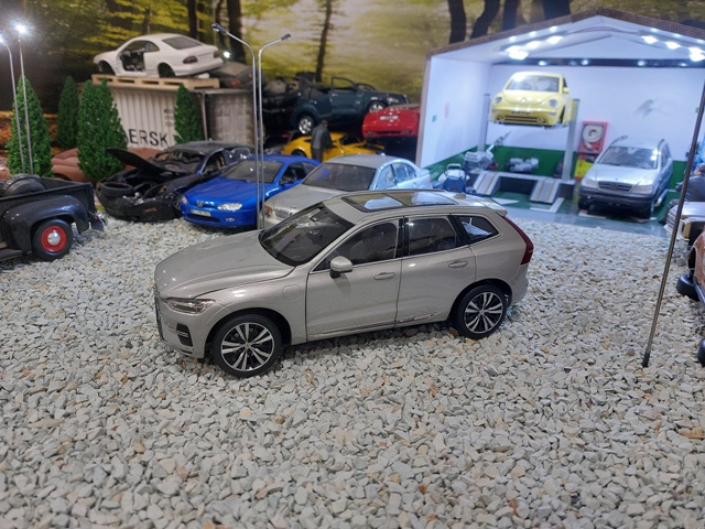 model auta 1:18 Volvo XC60 2022, šedá farba ,Paudi - 3