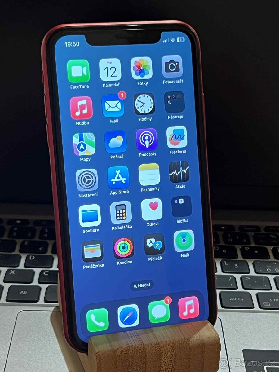 iPhone XR 64GB red + příslušenství - 3
