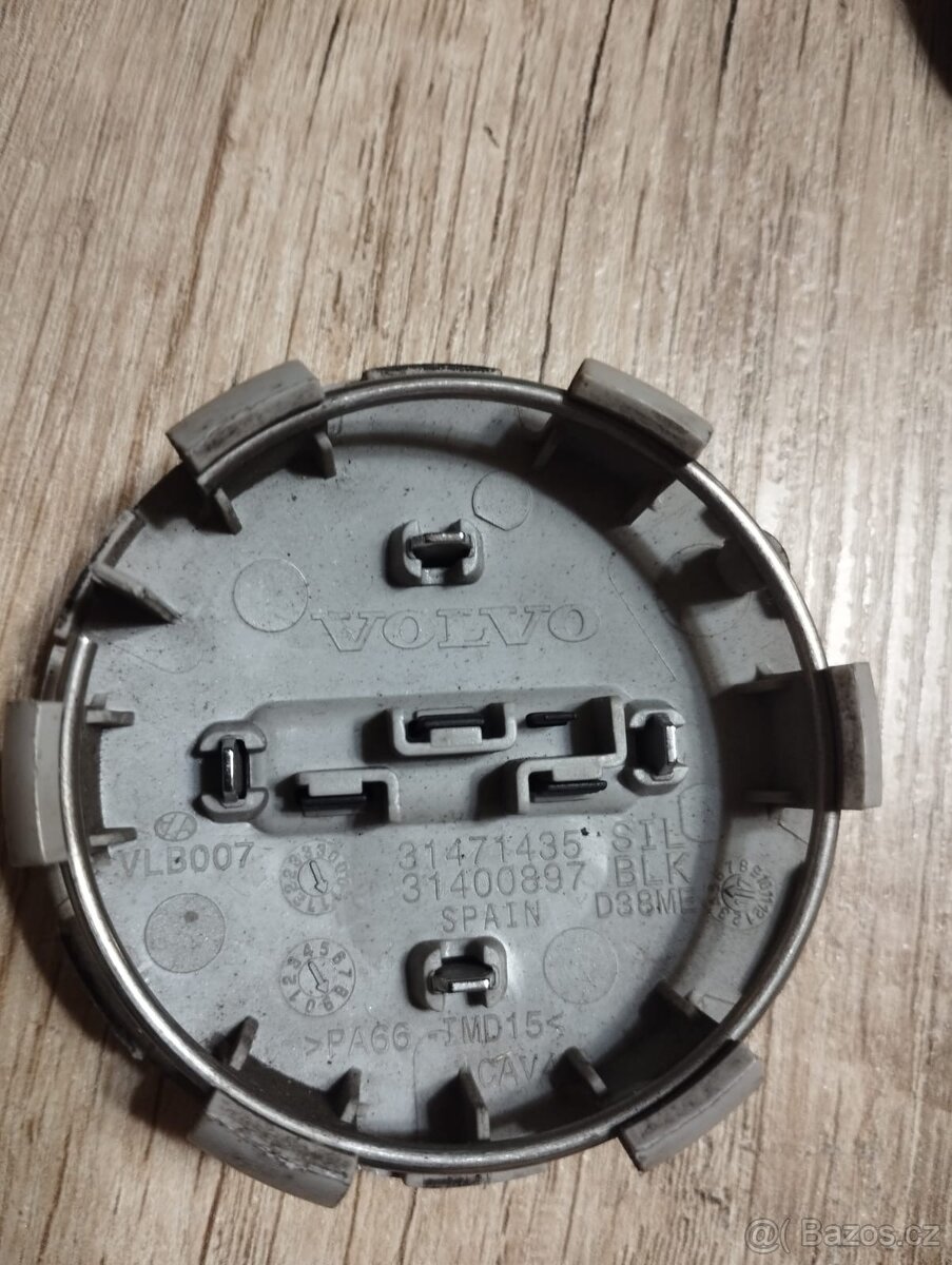 Krytka středu kola se znakem Volvo - 3