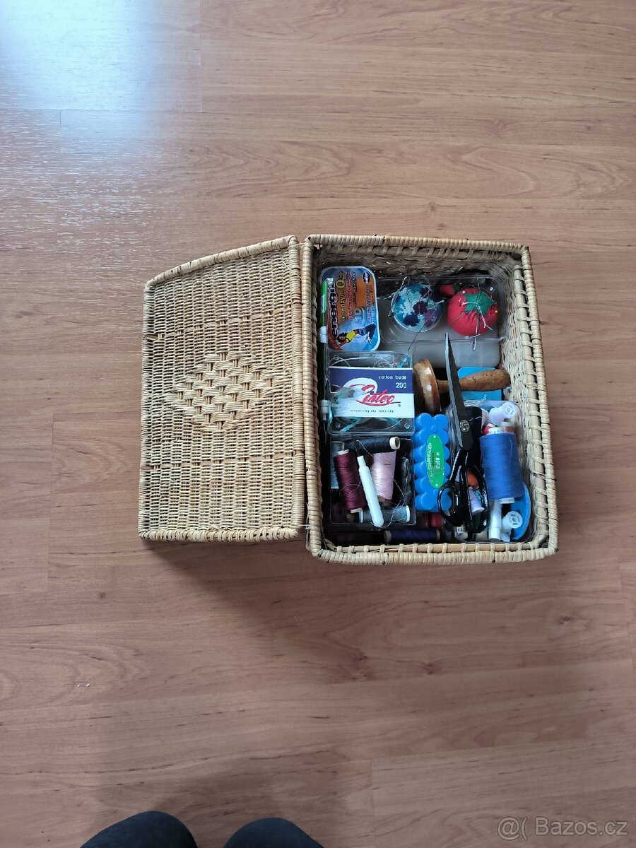 starý proutěný košík, krabička box - 3