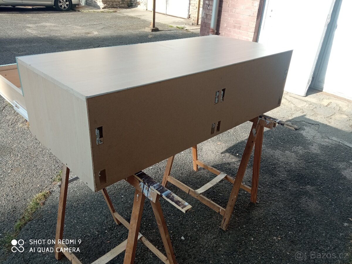 Skříňka se zásuvkami - 3