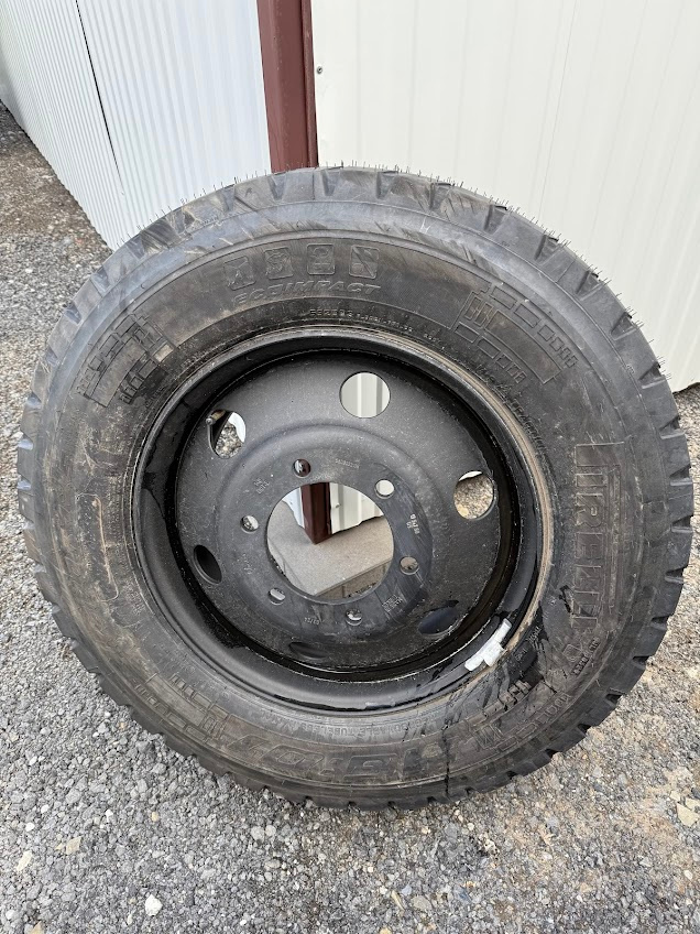 Pneu Pirelli MG-01 265/70 R19,5 nové - 3