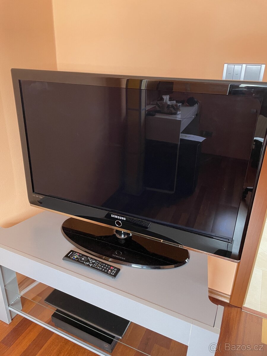 Stolek pod televizi - 3