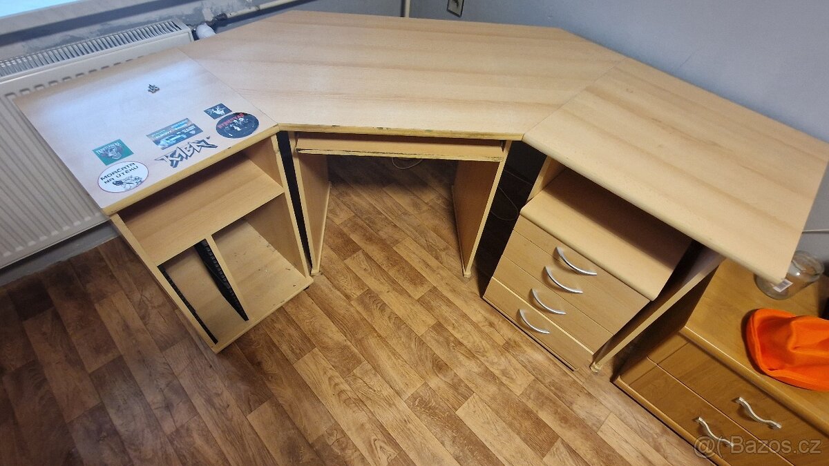 Skříňě, stůl. - 3