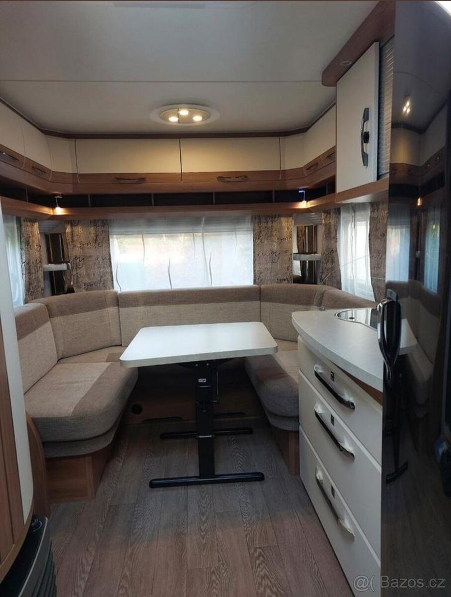 Prodám karavan Hobby 460 ufe, r.v.2020 + předstan + markýza. - 3