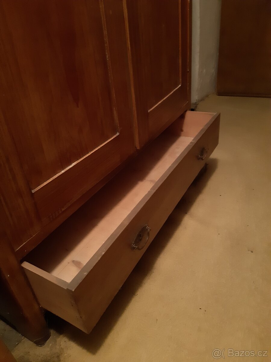 Starožitná,asivni skřiň - 3