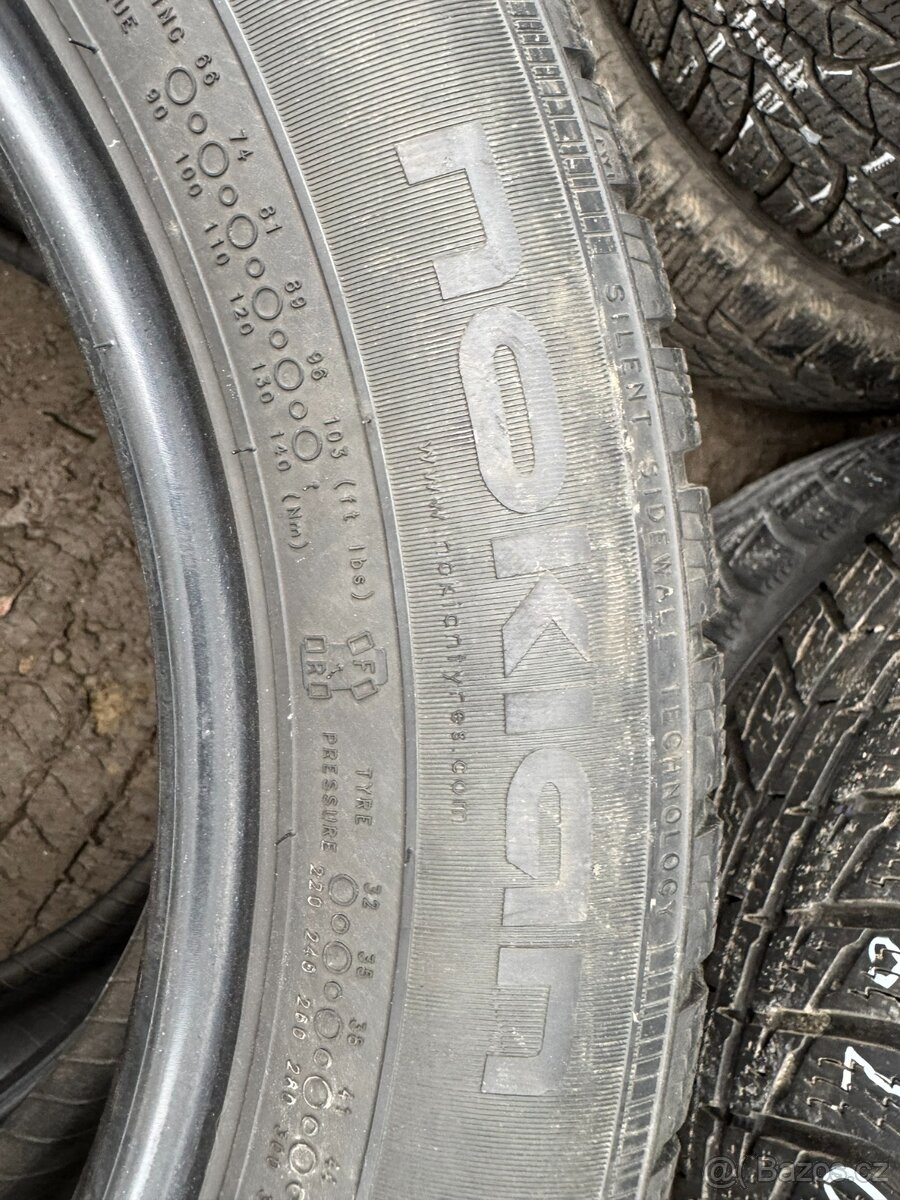1004. 2x zimní pneu nokian 215/65 r17 ( cca 6 mm) - 3