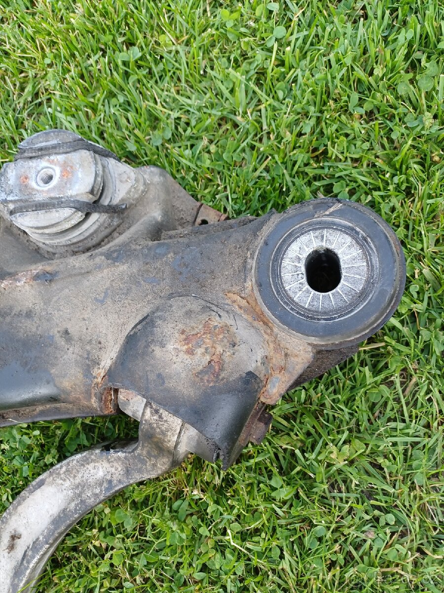 AUDI A4B6 Přední nápravnice - 3