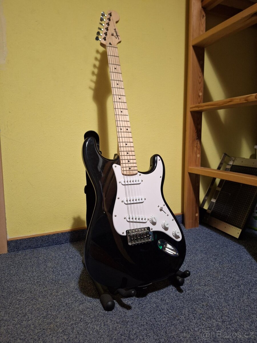 Elektrická kytara Squier + kombo Frontman 20G + obal - 3