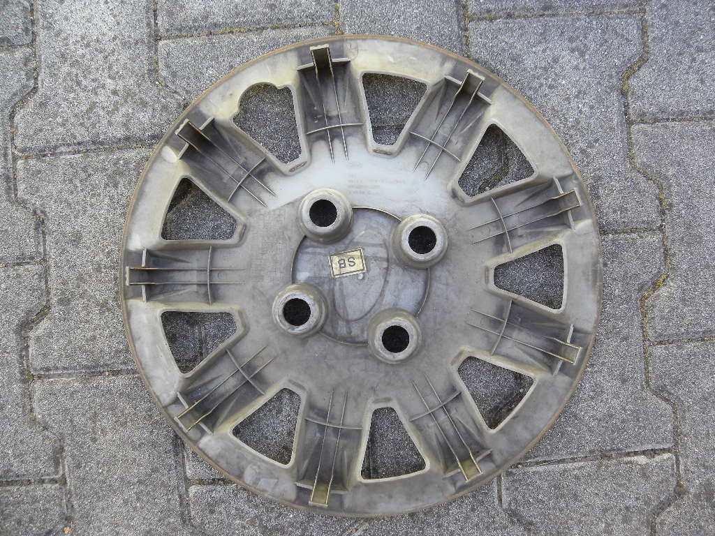 Poklice na kola 15 KIA - 4 ks - 3