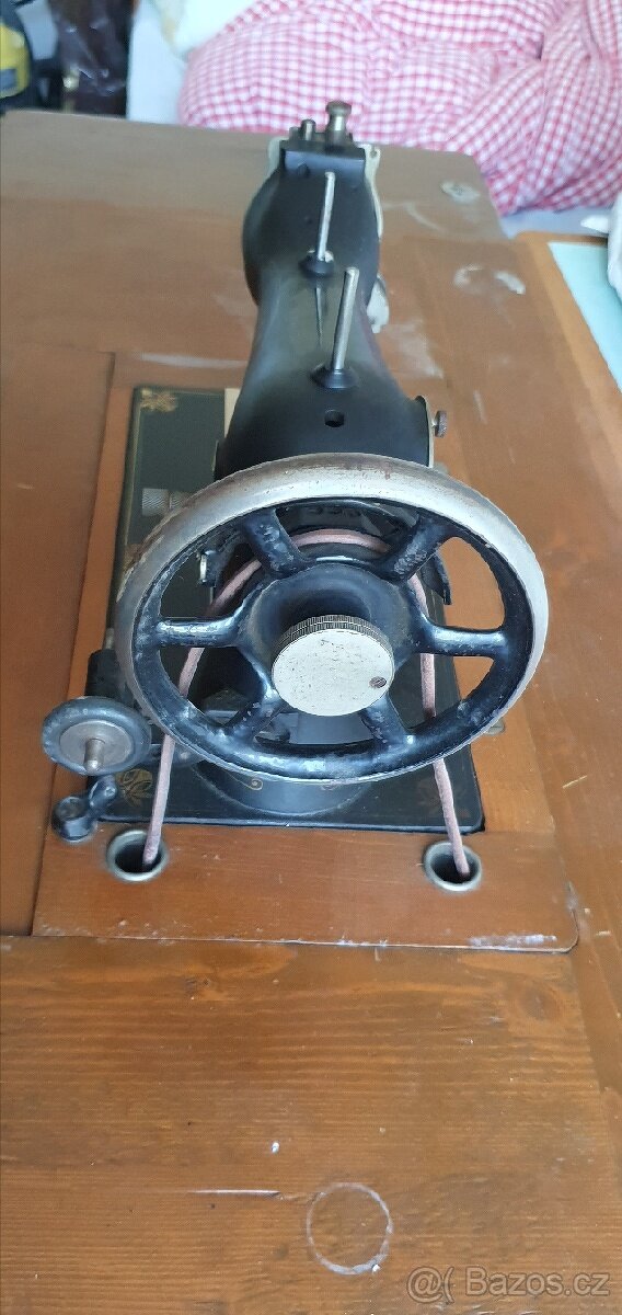 Šlapací šicí stroj Lada - 3