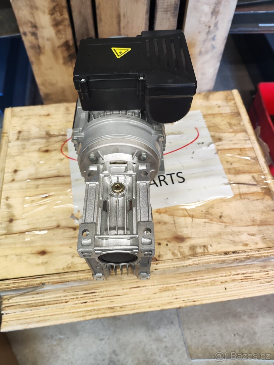 Elektromotor s převodovkou - 3
