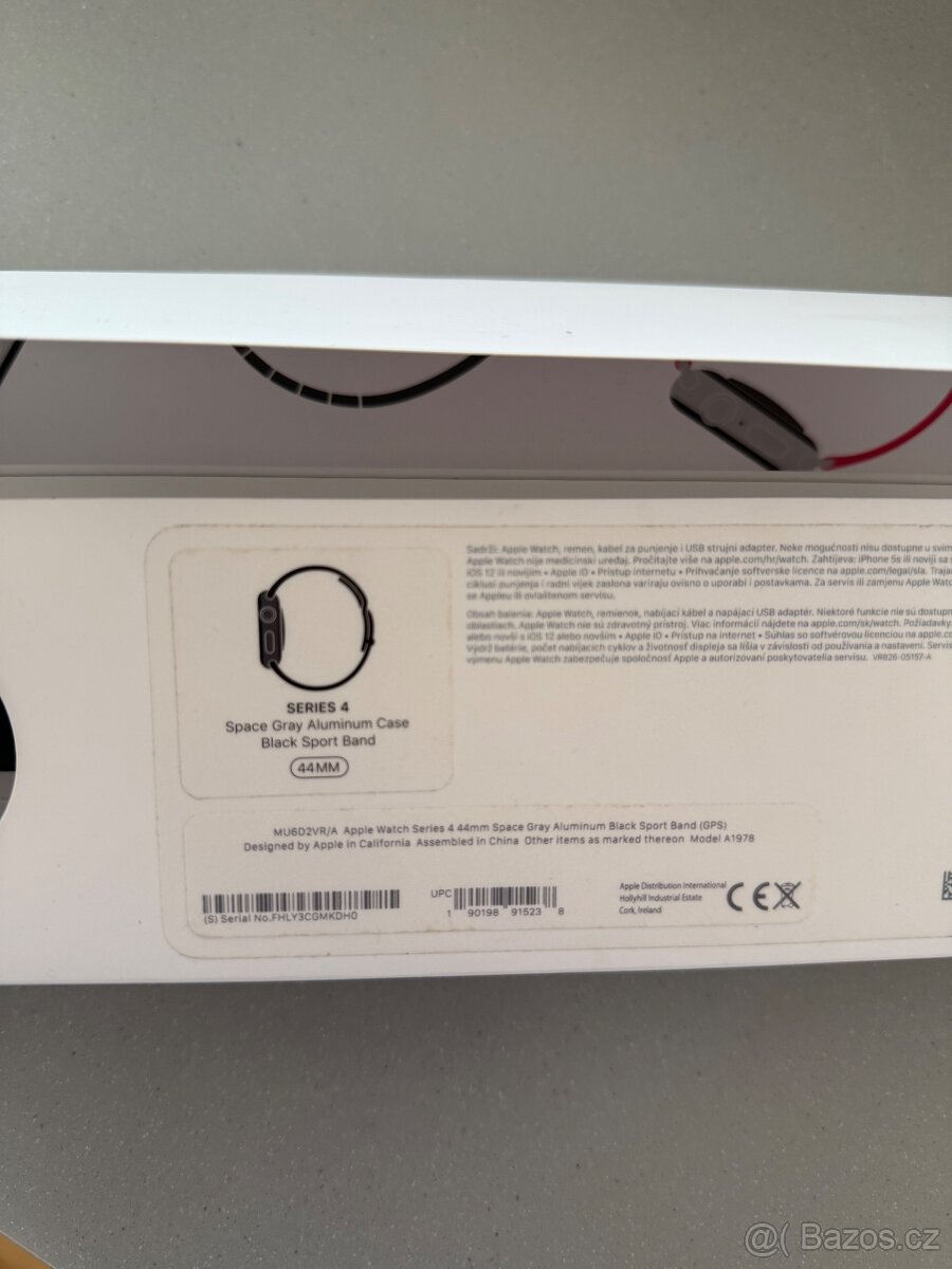 Apple Watch Series 4 - Space Grey - 3