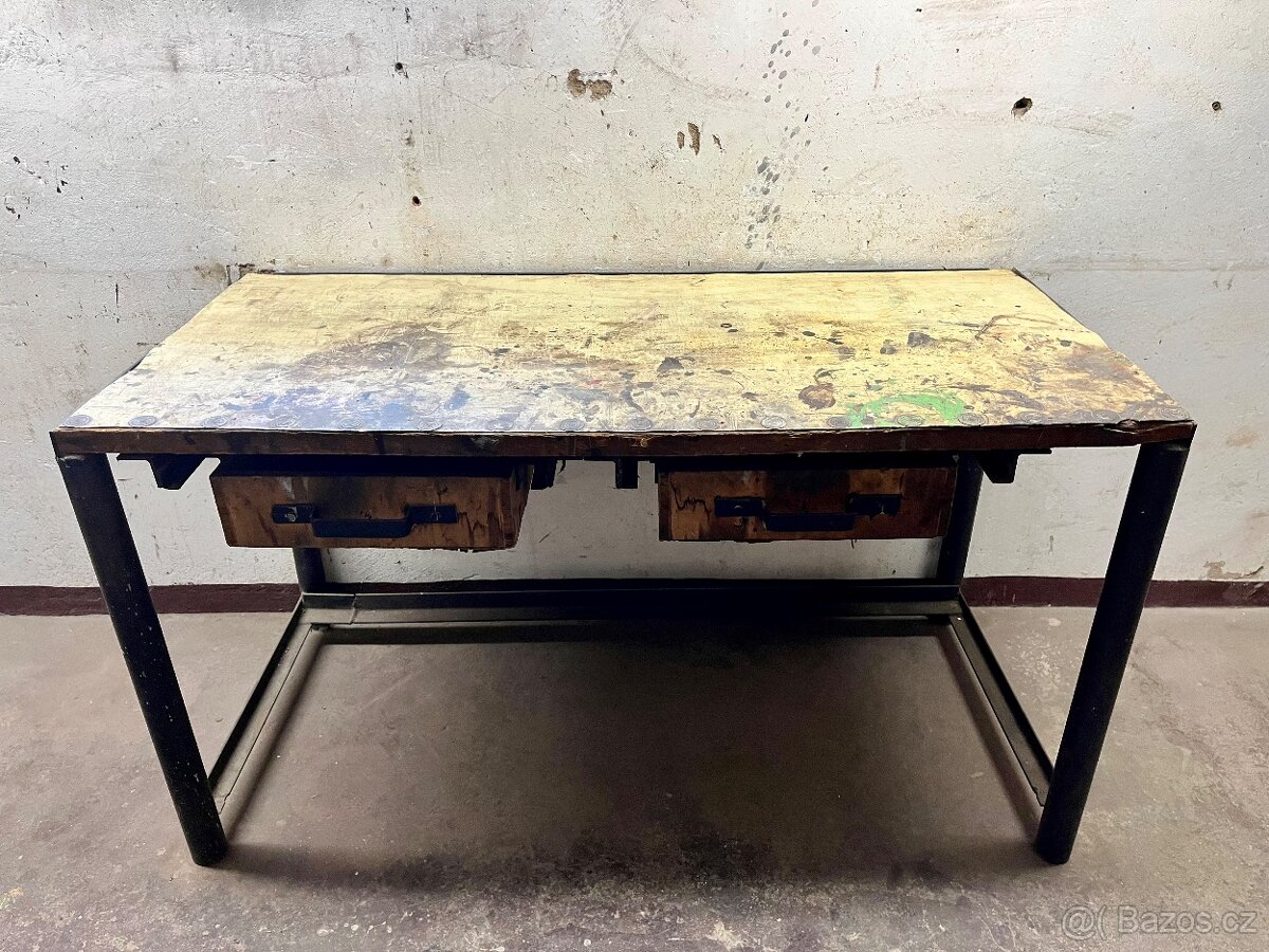 Pracovní stůl - 3