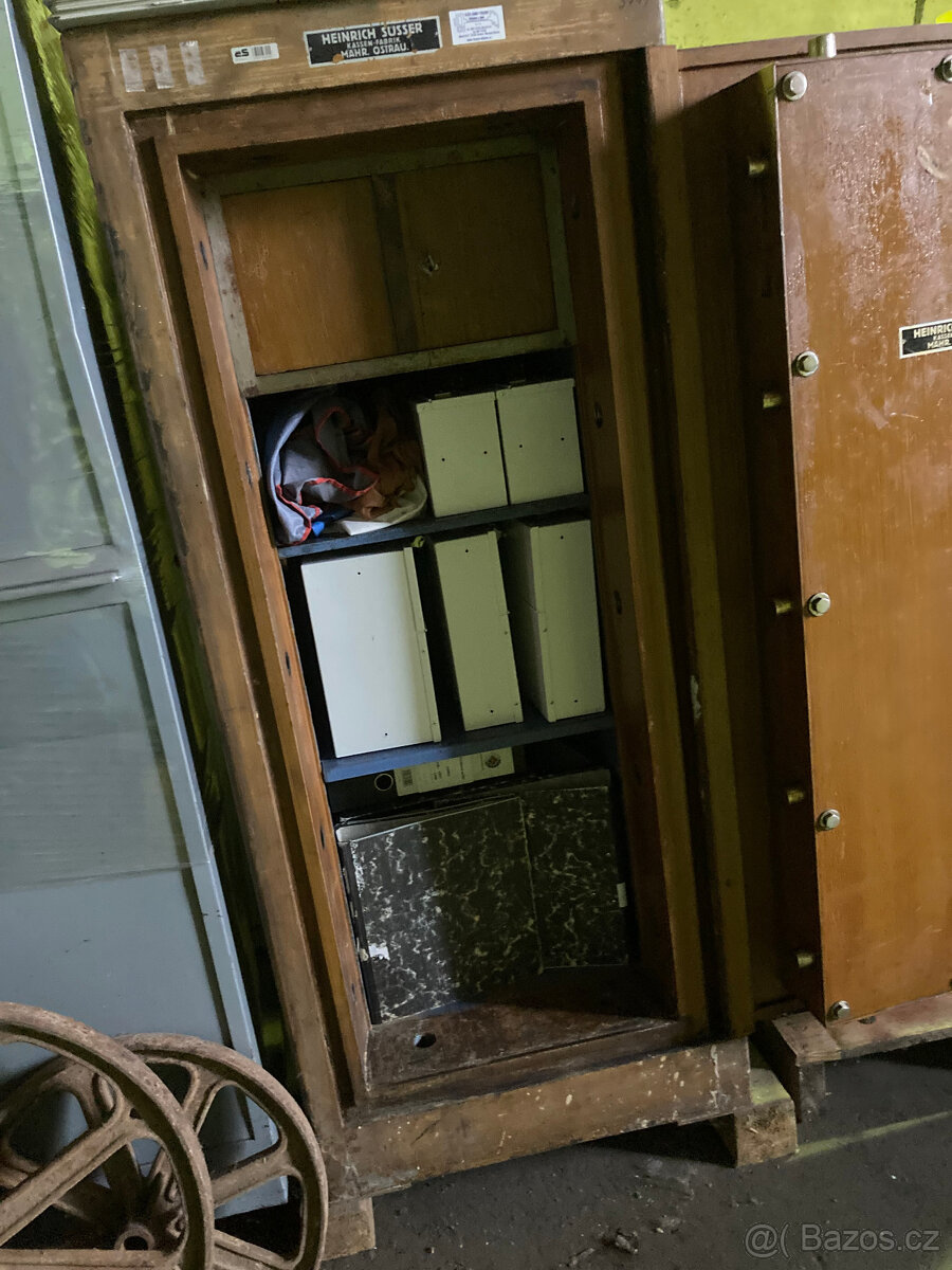 Trezor železobetonový starý v bankovní kvalitě za 9.000 kč - 3