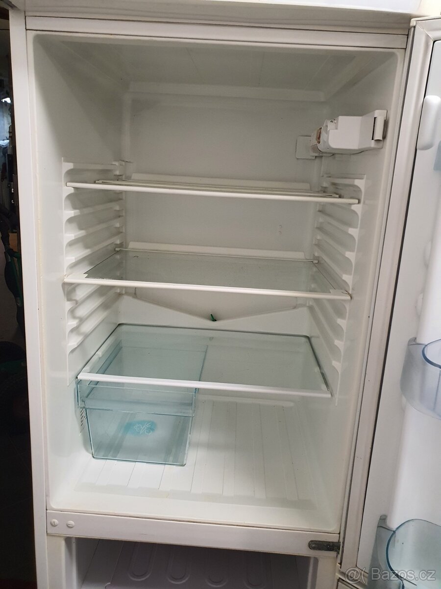 velká lednice Electrolux A+ s mrazákem - 3