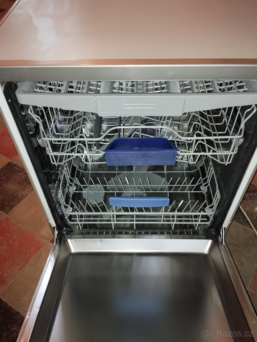 Volně stojící nerezová myčka zn. Siemens - 3