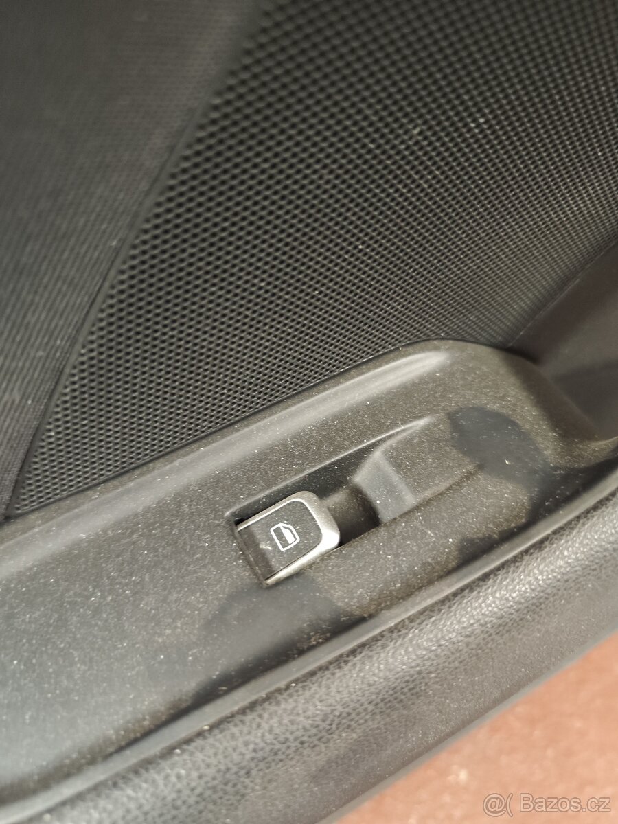 Audi A3 8V - tapecirung dveří - anglická verze - 3