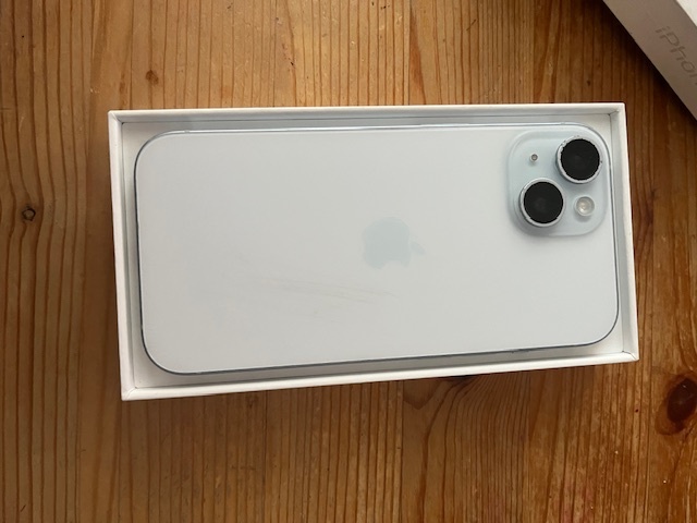 Mobilní telefon iPhone 15 128GB modrá - 3