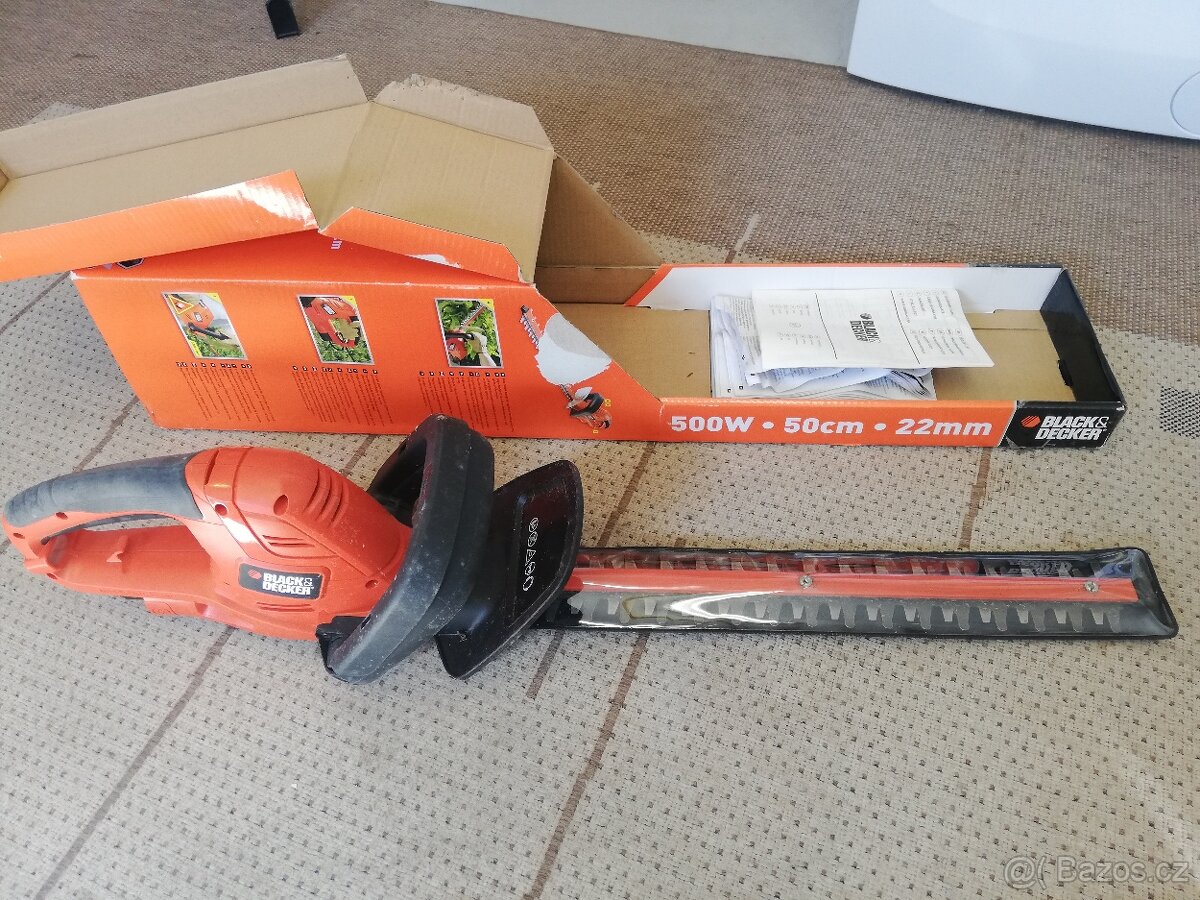 NŮŽKY NA ŽIVÝ PLOT - 3