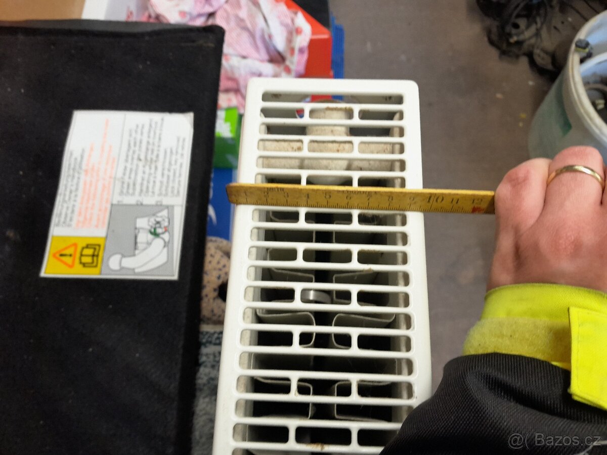 Deskový radiátor KERMI 50x90x10 - 3