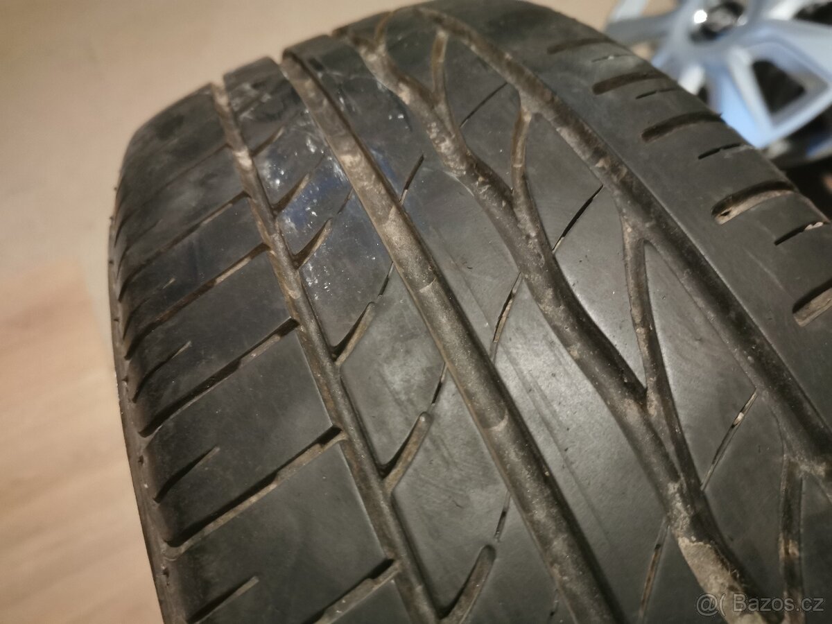 205/65 r15 včetně disků a poklic cena za vše - 3