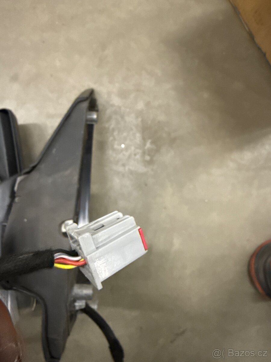 Pravé vnější zrcátko Ford 2564171 - 3