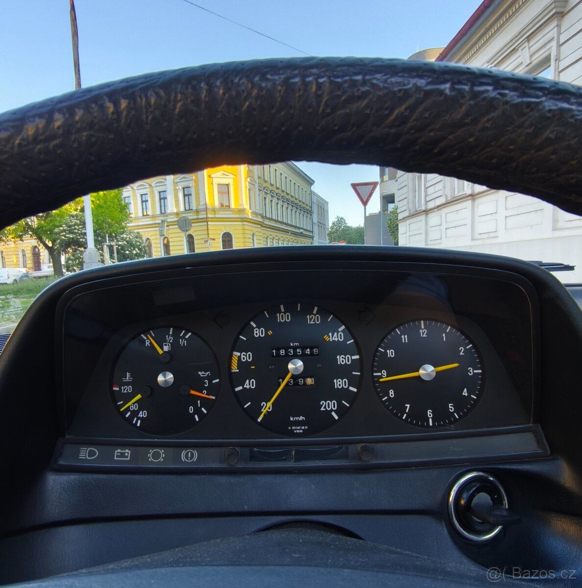 W123 230E Piano - 3