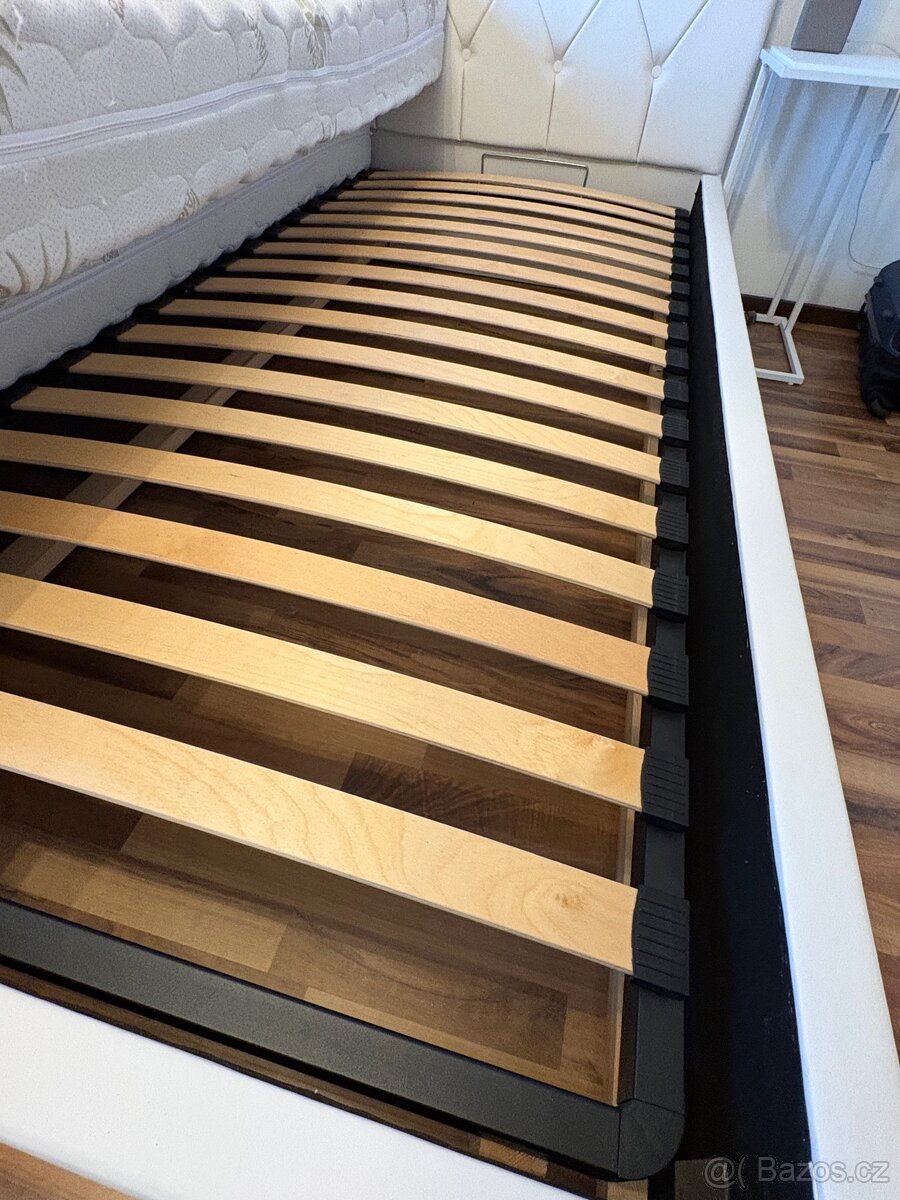 Manželská postel s roštem - 3