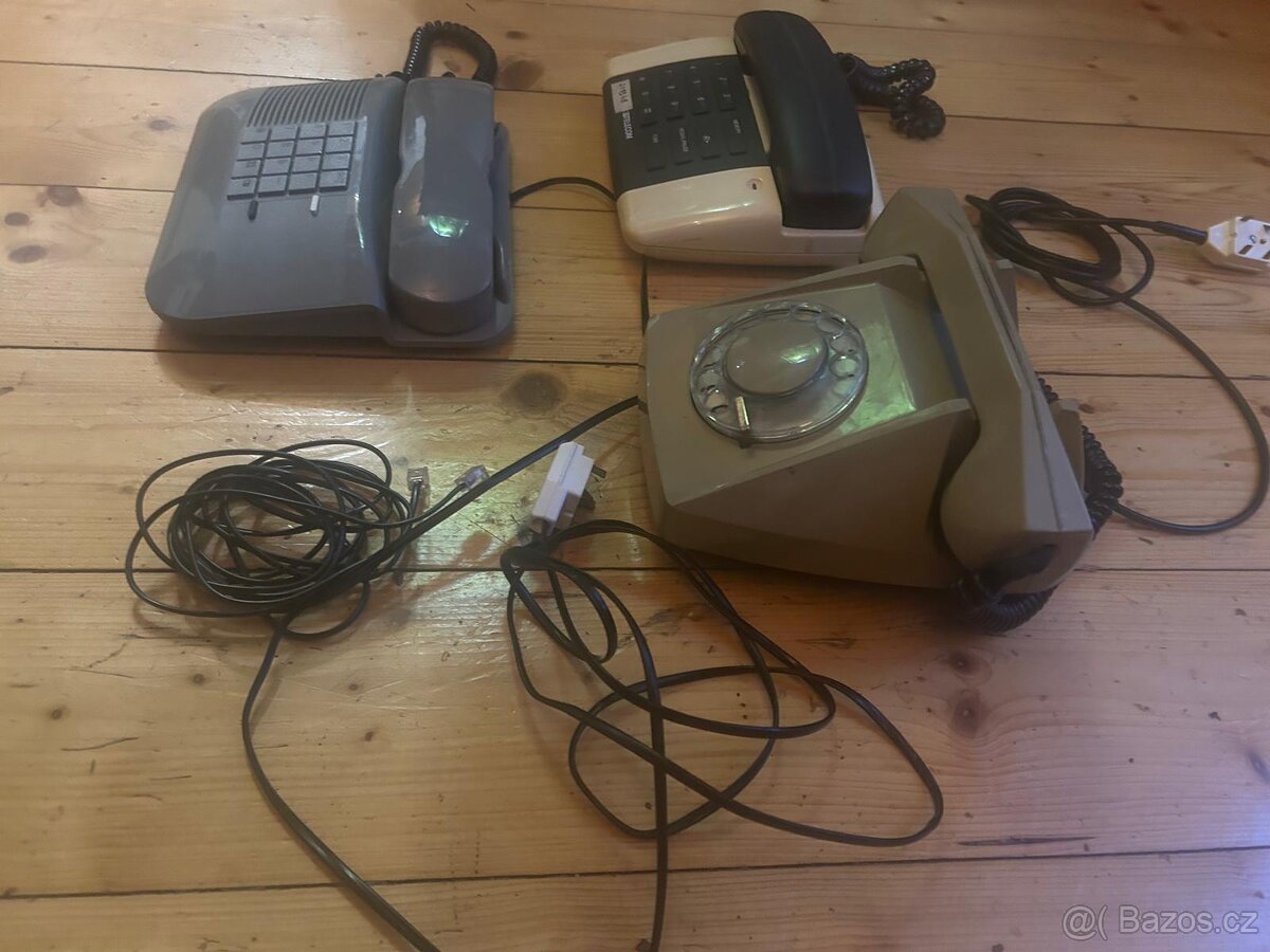 Staré telefony - 3