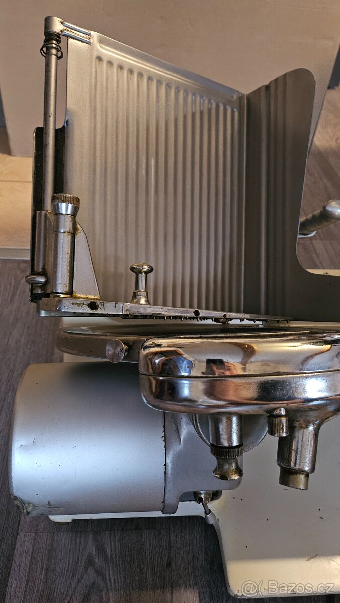 Nářezák profesionální - 3