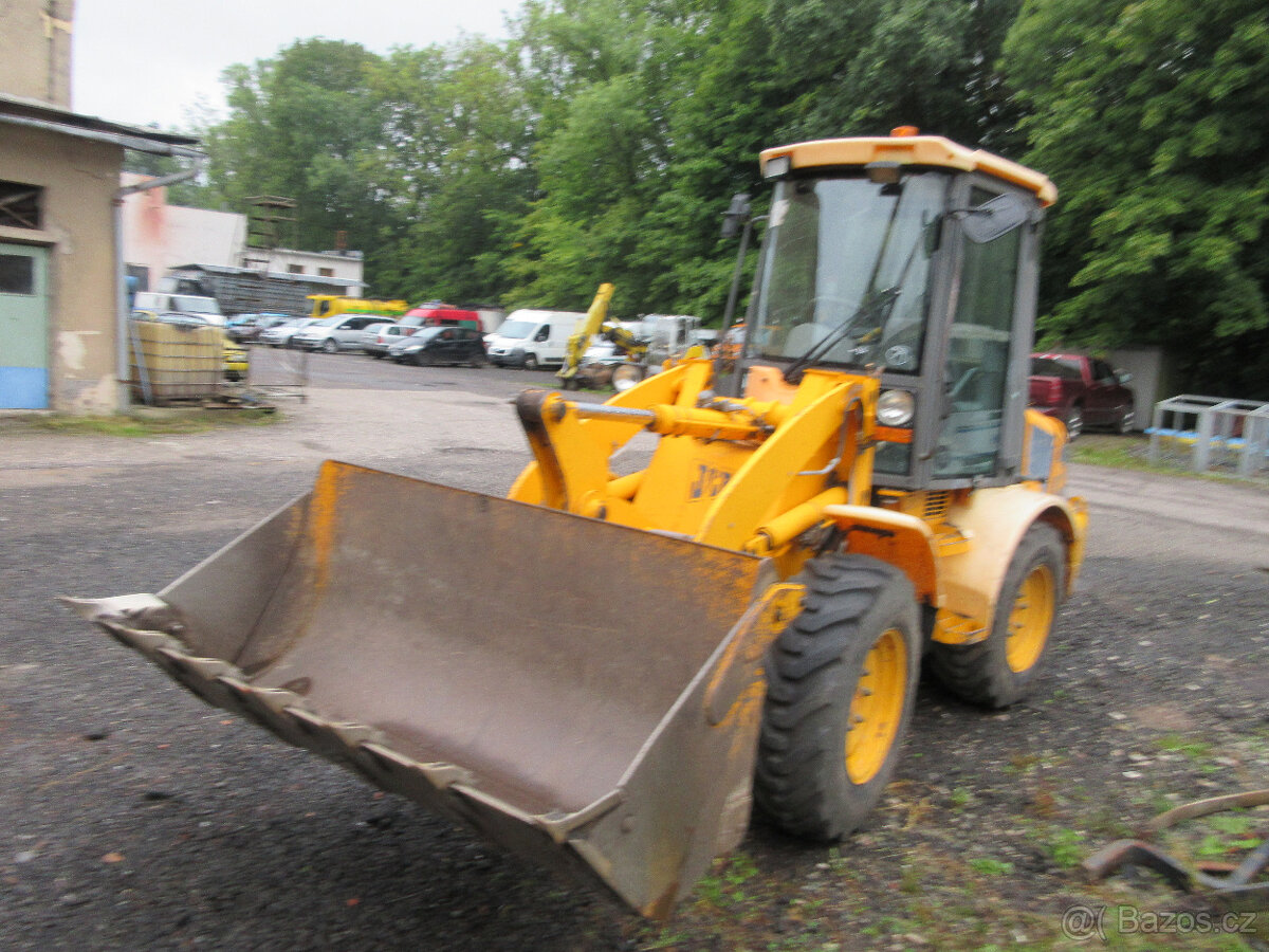 Kolový nakladač JCB 407 - - 3