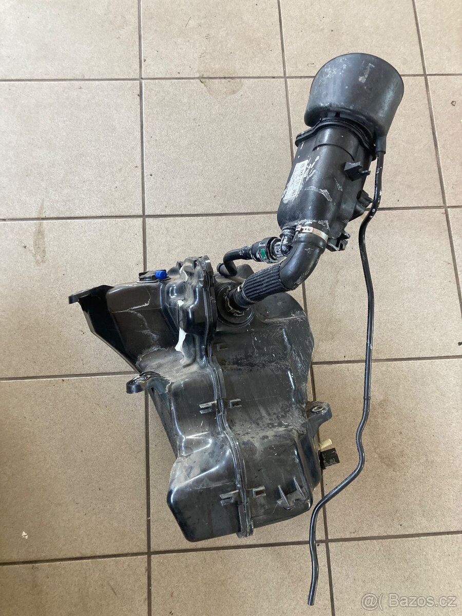 VW CADDY 2K5 - náhradní díly - 3