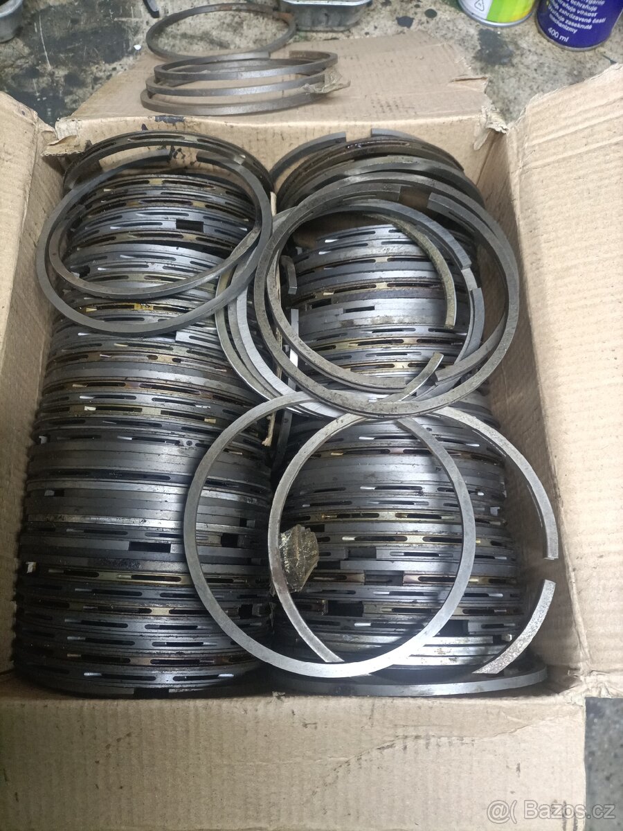 Prodám Praga V3S kompletní sady válců s pistama a vším - 3