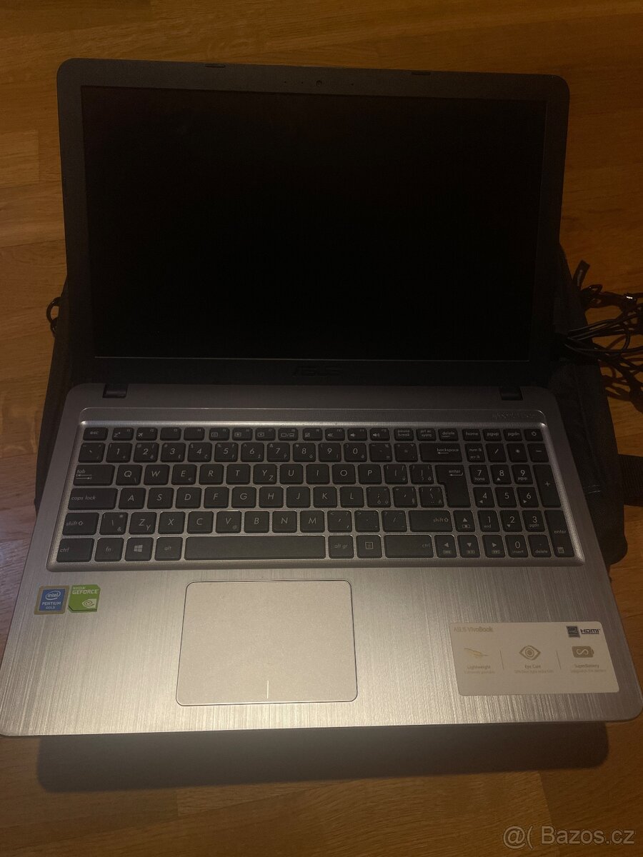 Notebook ASUS – ve výborném stavu + taška zdarma - 3